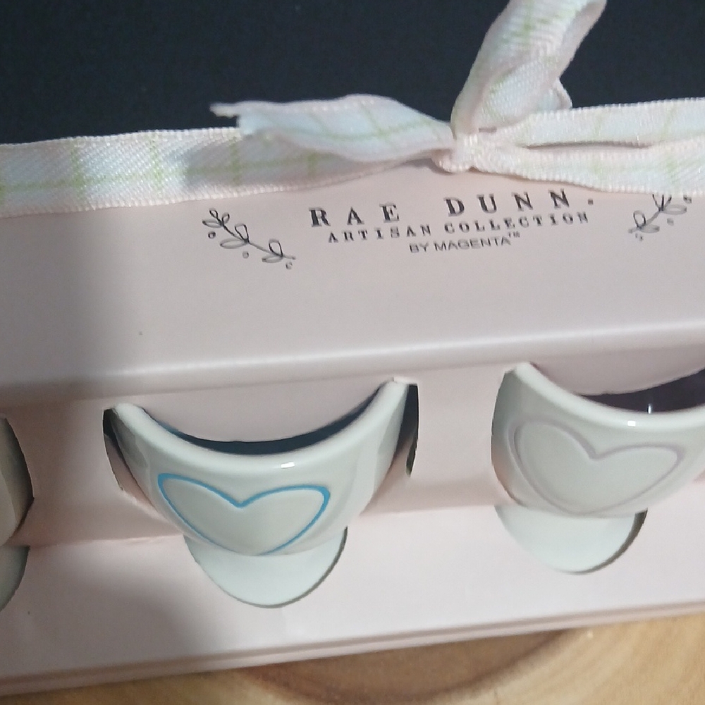 Rae Dunn Set of 4 Multi-Colored Heart Egg Cups NIB - Picture 5 of 5